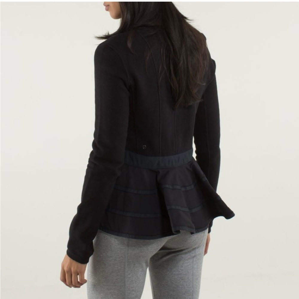 Lululemon Ruffled Up pullover in VGUC